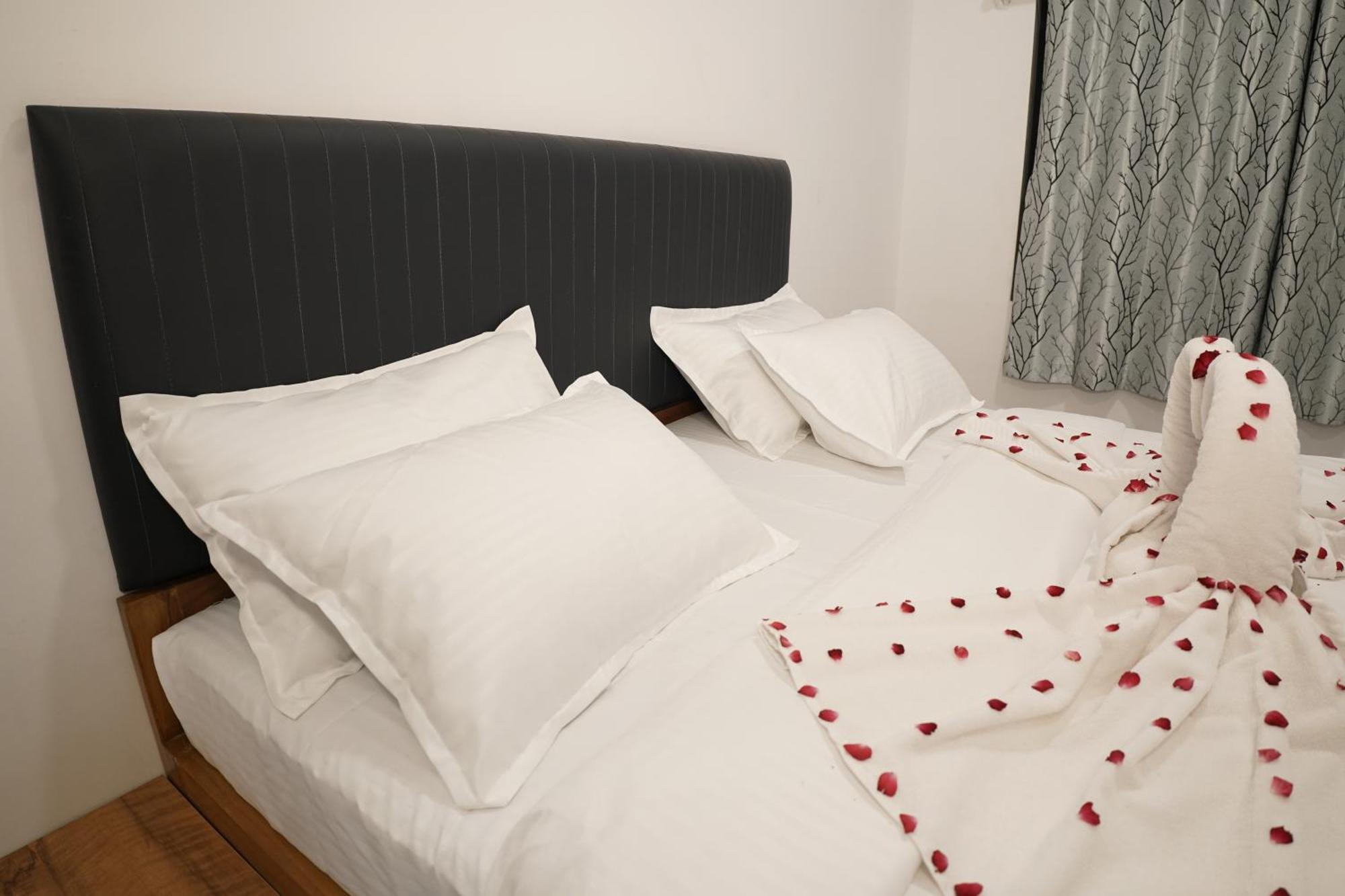 סוראט Hotel Royal Accord מראה חיצוני תמונה